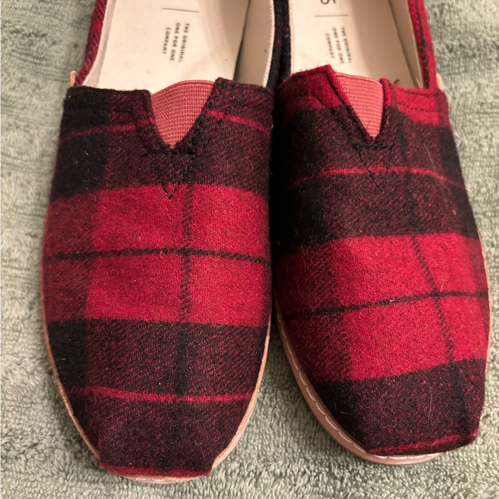 Tom’s plaid flats - NIB size 9 1/2